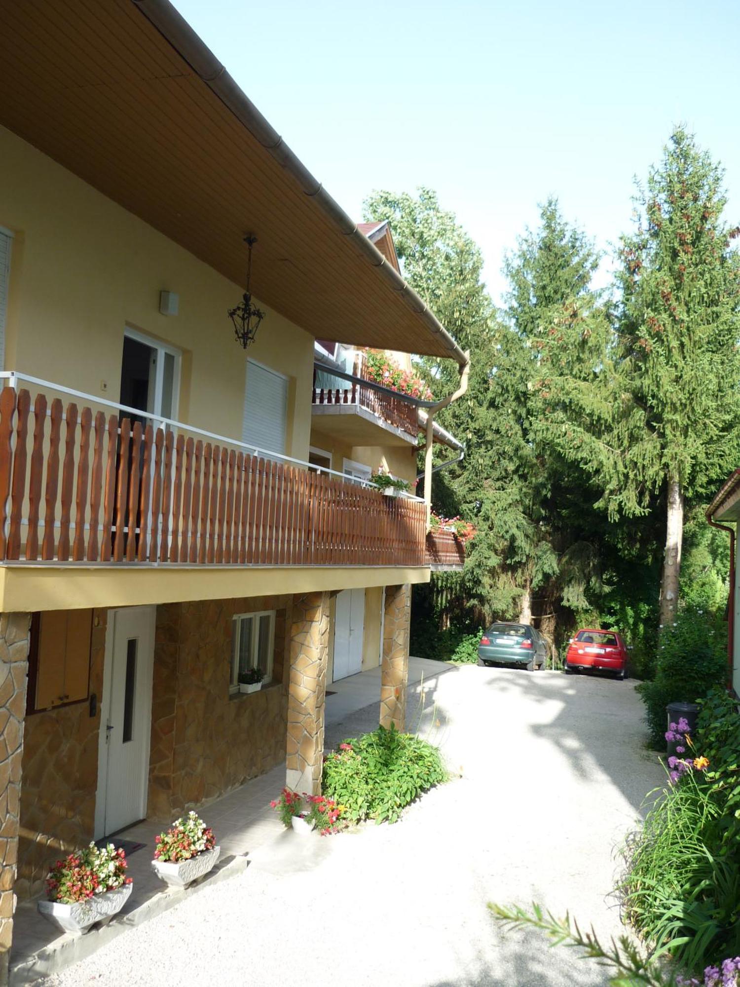 Attila Apartmanhaz 호텔 Hévíz 외부 사진