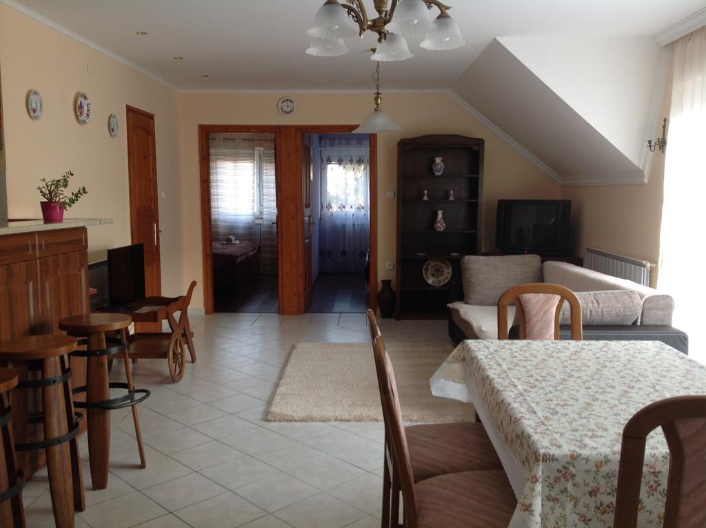 Attila Apartmanhaz 호텔 Hévíz 객실 사진