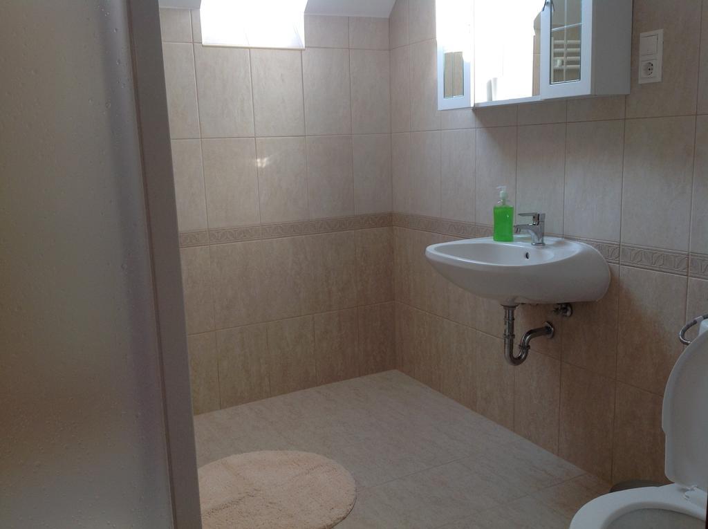 Attila Apartmanhaz 호텔 Hévíz 객실 사진