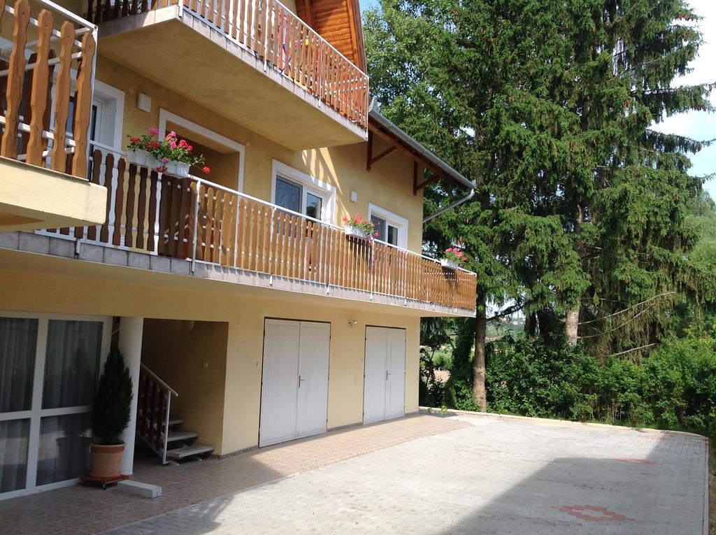 Attila Apartmanhaz 호텔 Hévíz 외부 사진
